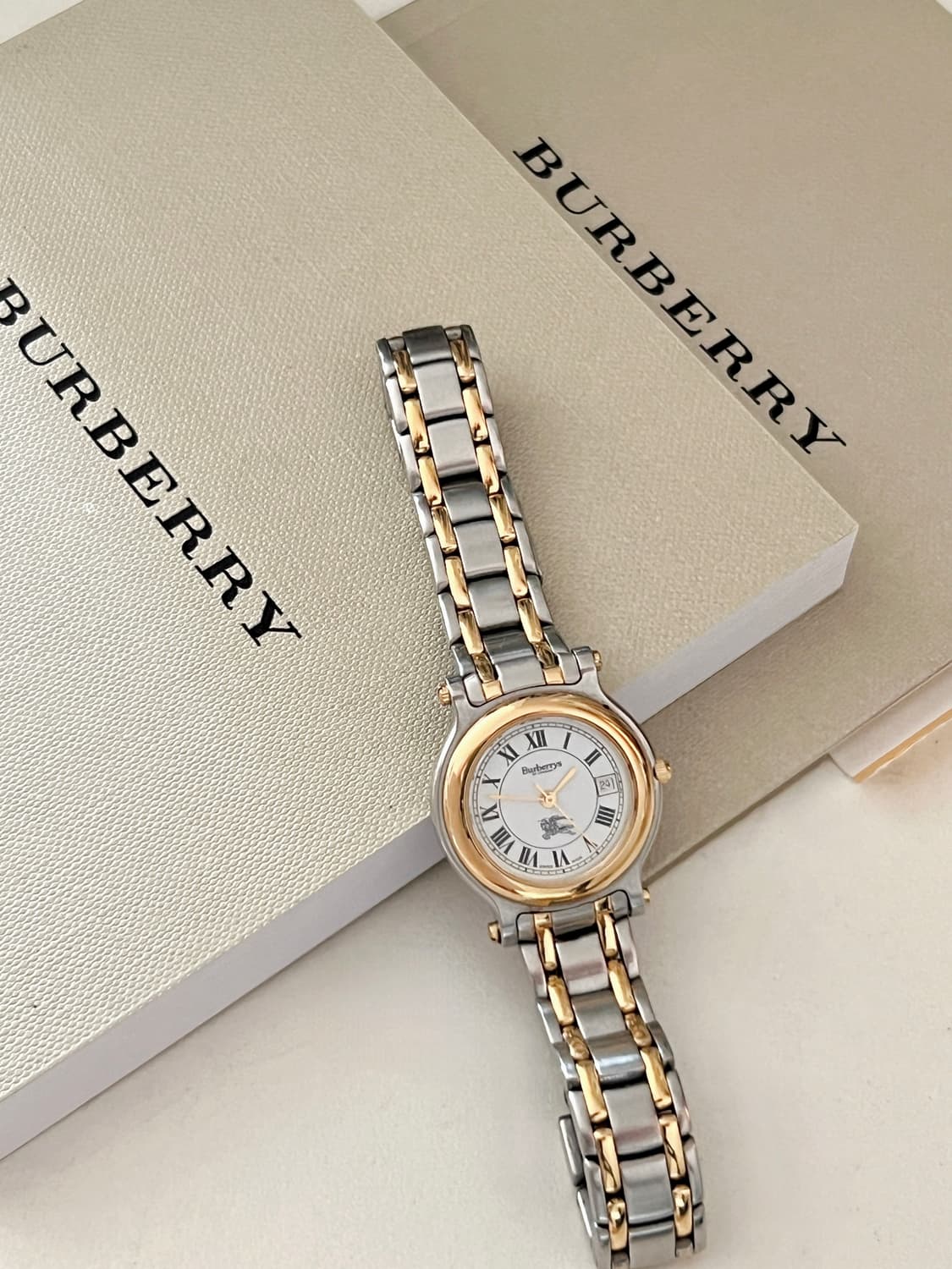 BURBERRY 골드 라운드 콤비 여성 버버리 시계  상품이미지3