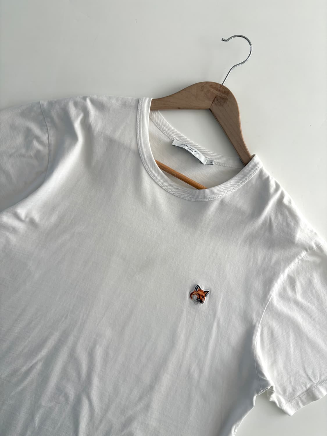 Maison Kitsune 메종 키츠네 화이트컬러 폭스헤드 패치 반팔 티 상품이미지4