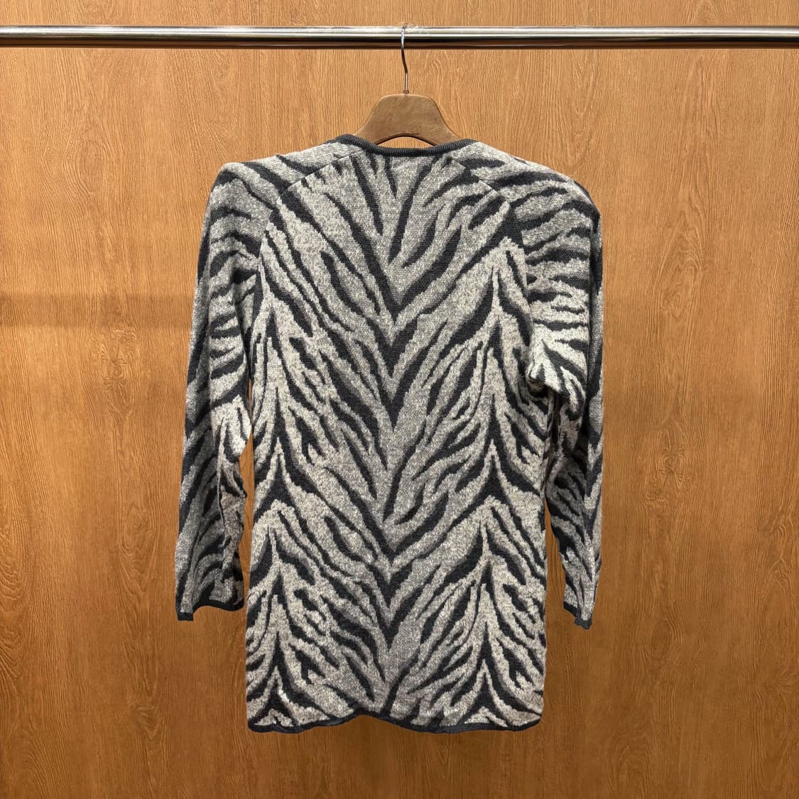 크리스찬 디올 울 니트 긴팔 가디건 지브라 애니멀 패턴 디테일 그레이 상품이미지3