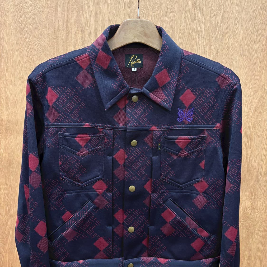 니들스 트러커 자켓 체크 자가드 패턴 레드 나비 자수 디테일 네이비 상품이미지4