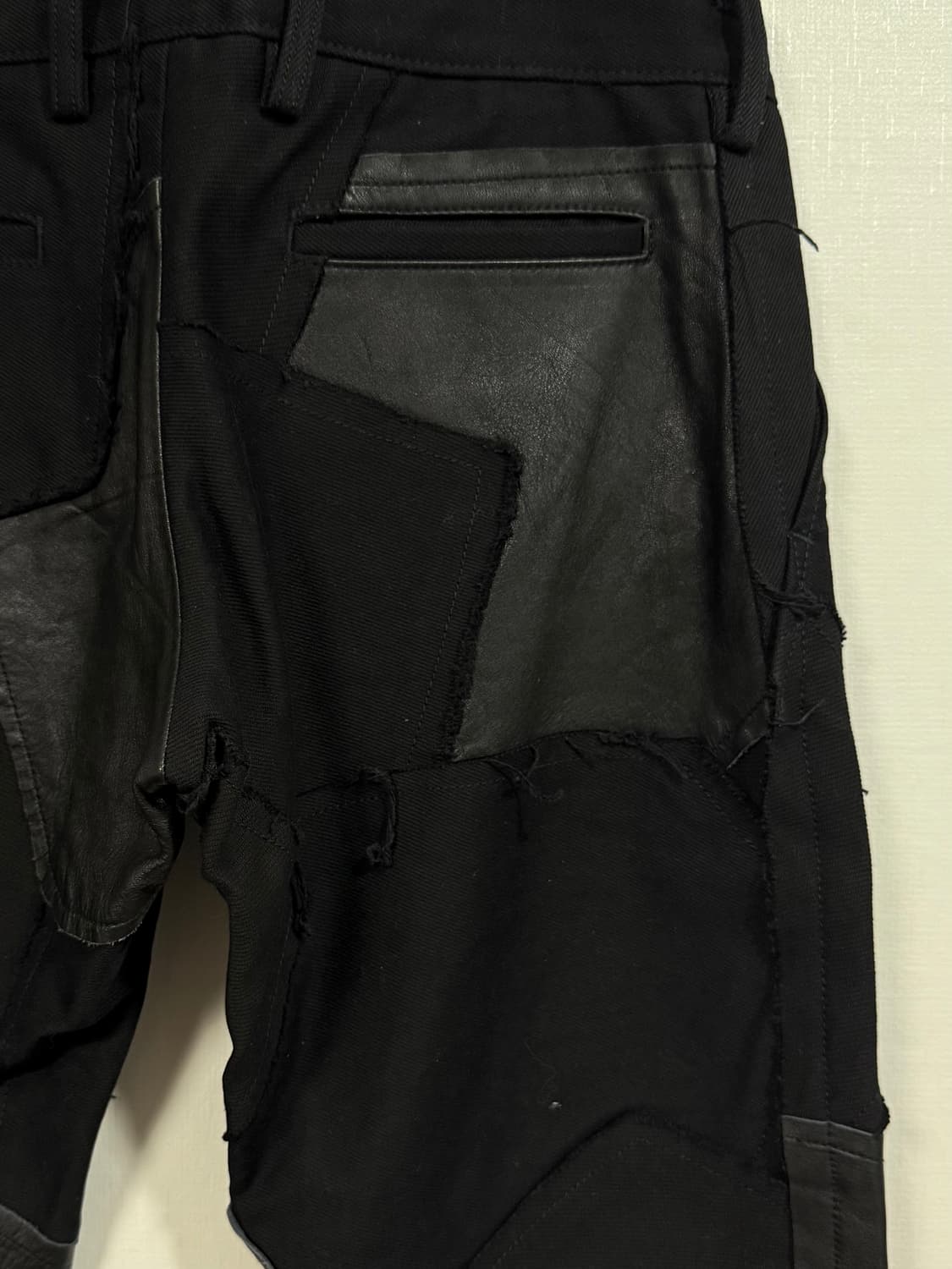 요지야마모토 아카이브 카우레더패치 러프아웃 팬츠 상품이미지4