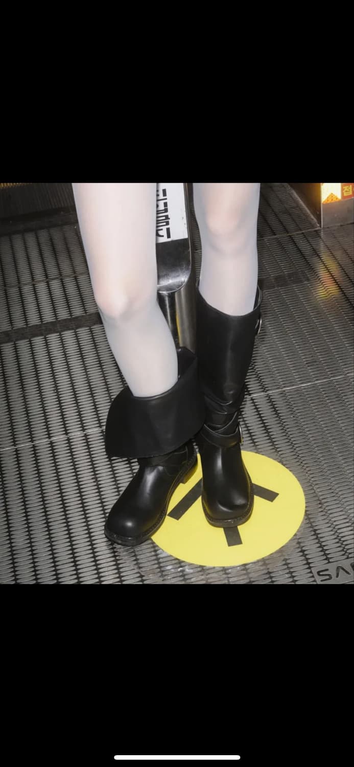 Khiho 레이븐폴더블버클부츠 블랙 상품이미지2