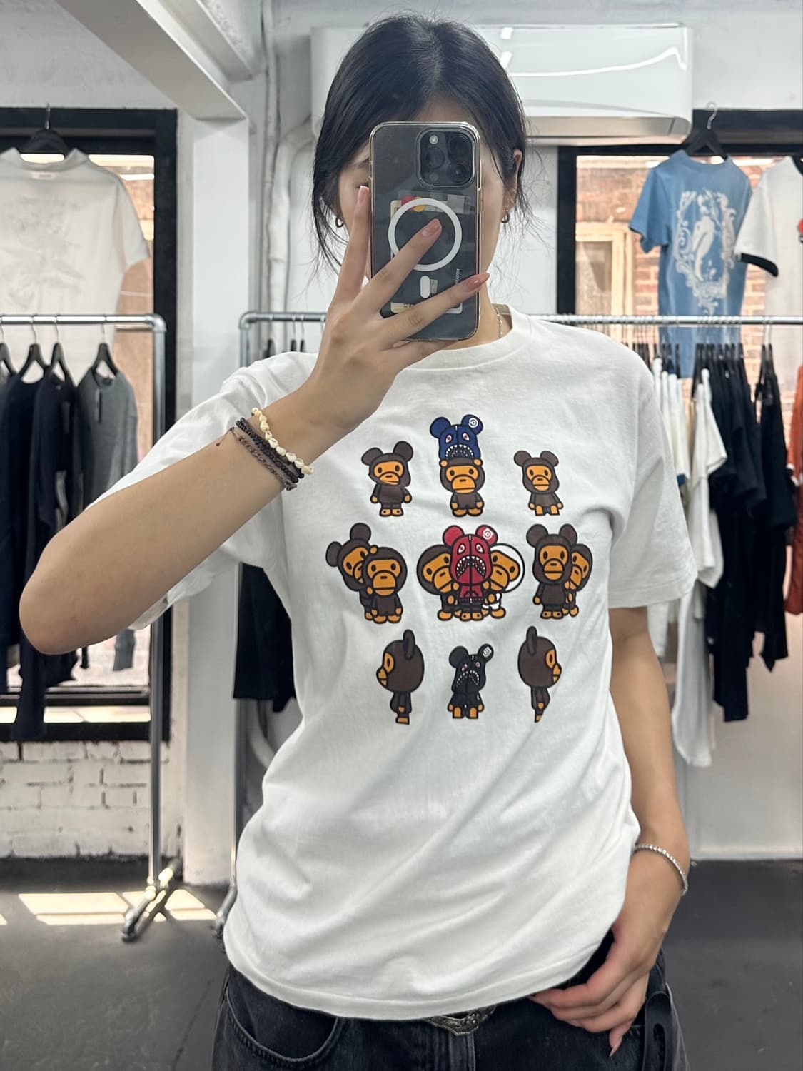 베이프 마일로 베어브릭 샤크 티셔츠 상품이미지3