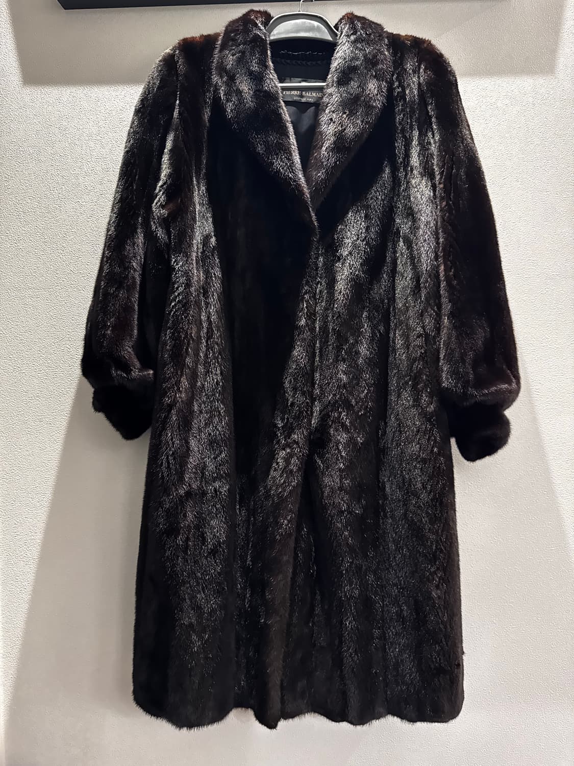 피에르발망 블랙그라마 롱 밍크 코트 상품이미지1