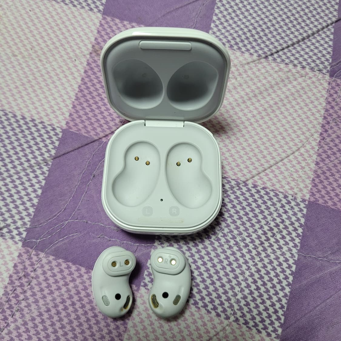 삼성 갤럭시 버즈 라이브 화이트 색상 오른쪽 유닛고장 상품이미지9