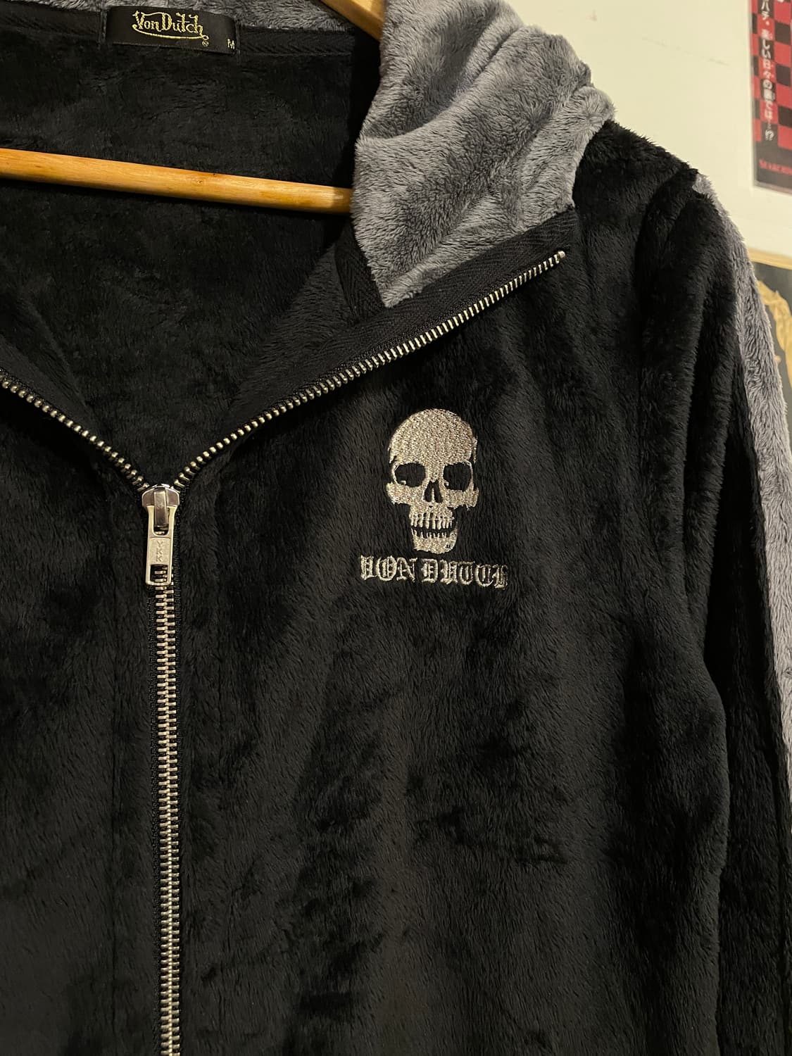 von dutch 본더치 그레이 라이닝 해골 자수 투웨이 블랙 후드집업 상품이미지3