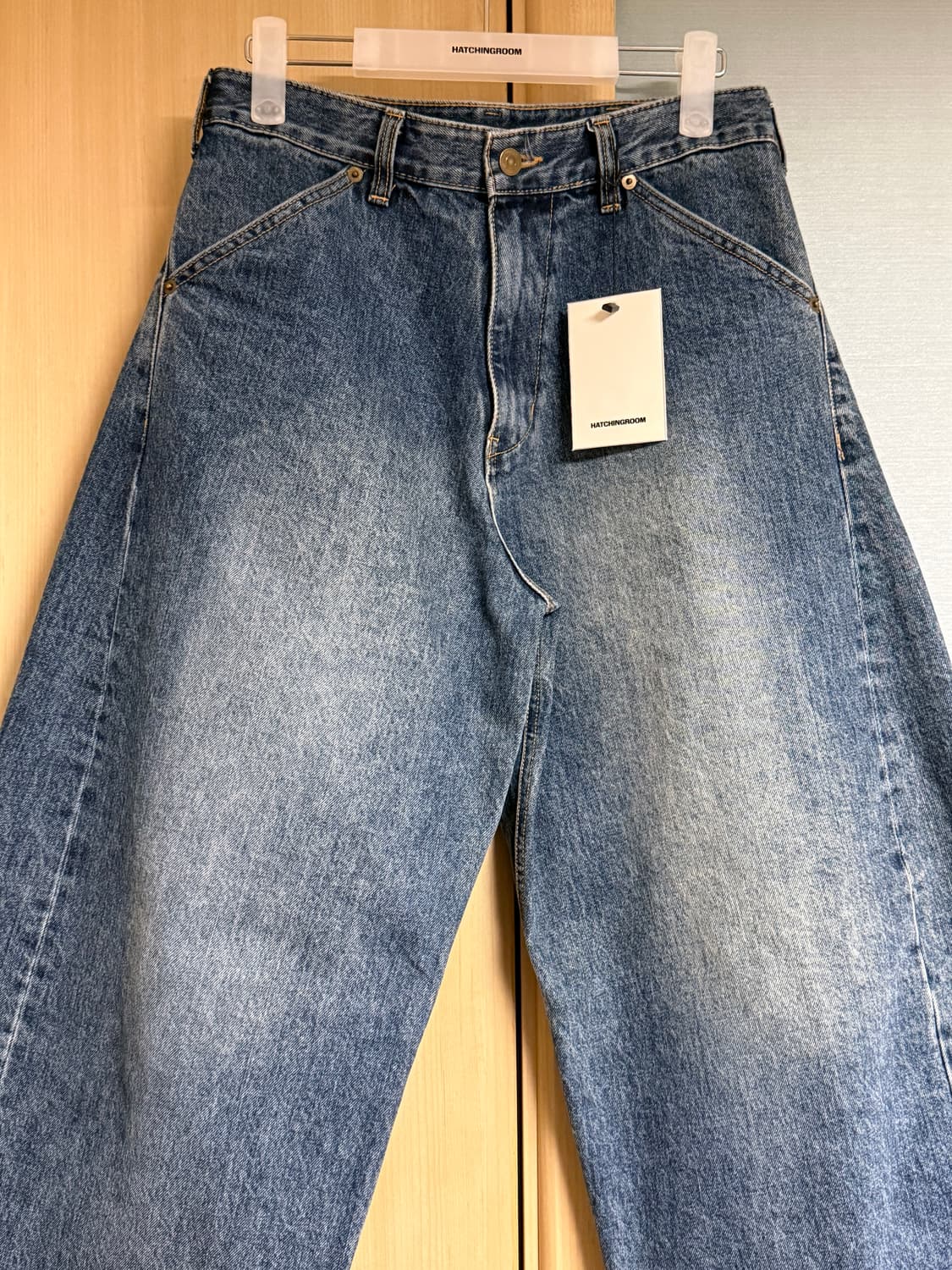 해칭룸 와이드 커브 진 (워시드 블루, 2사이즈) 상품이미지2