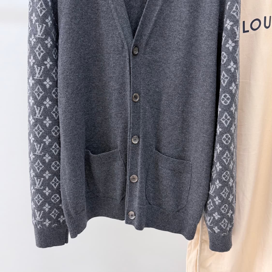 [S+급/2XL] 루이비통 모노그램 캐시미어 가디건 그레이 상품이미지3