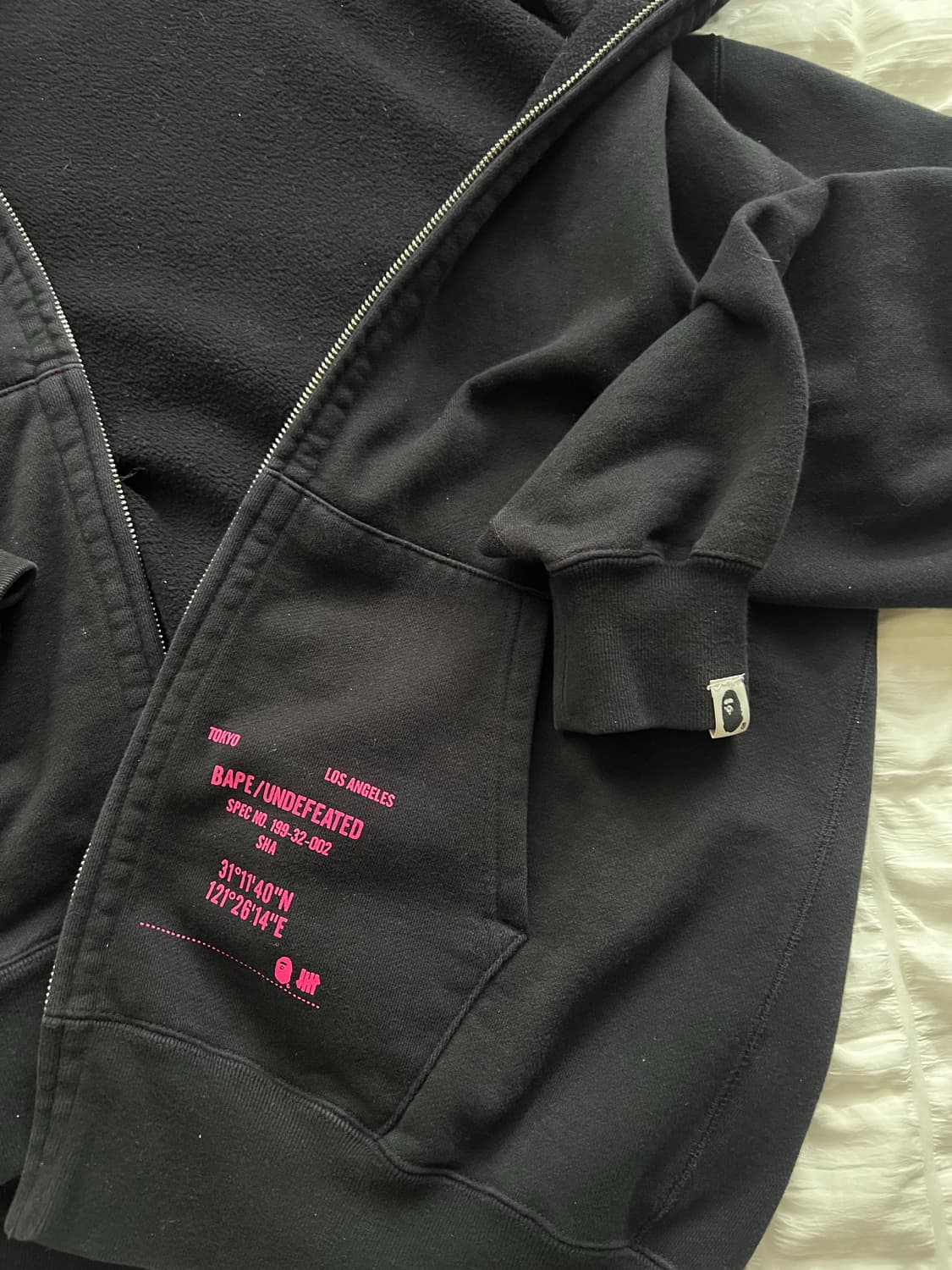 베이프 x 언디피티드 샹하이 한정 더블 샤크 후디 (BLACK / PIN 상품이미지3