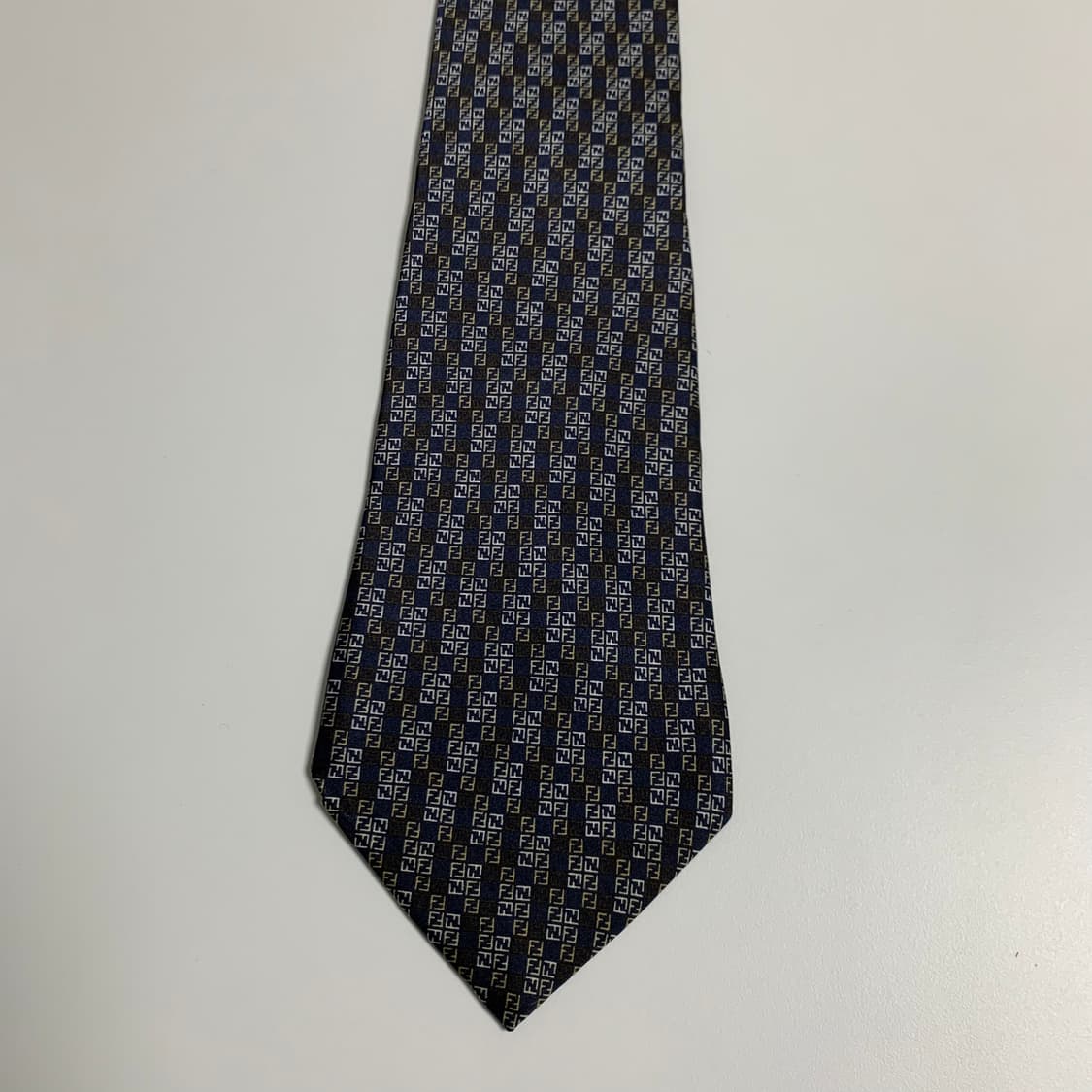 펜디(FENDI) FF모노그램 명품 신형넥타이 A등급 대검뒷면 9.4cm 상품이미지8