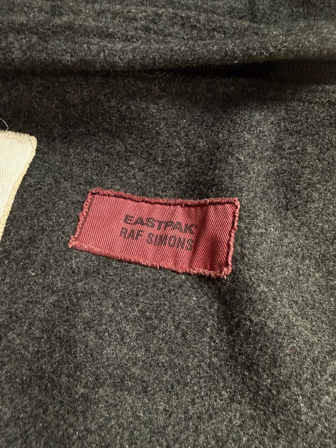 라프시몬스 x 이스트팩 08 패치 백팩 상품이미지4