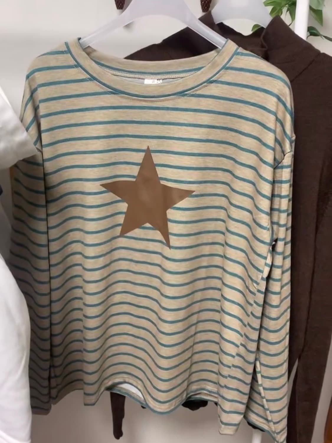 빈티지 카키 스트라이프 롱슬리브 루즈핏 티셔츠 상품이미지1