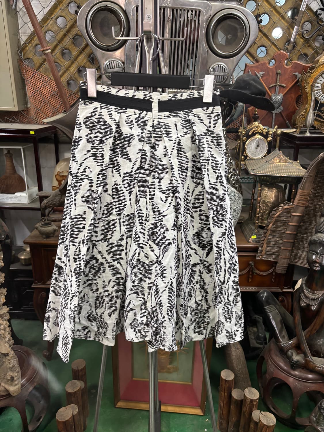 how and what 블랙 앤 화이트 나염 플리츠 스커트 상품이미지4