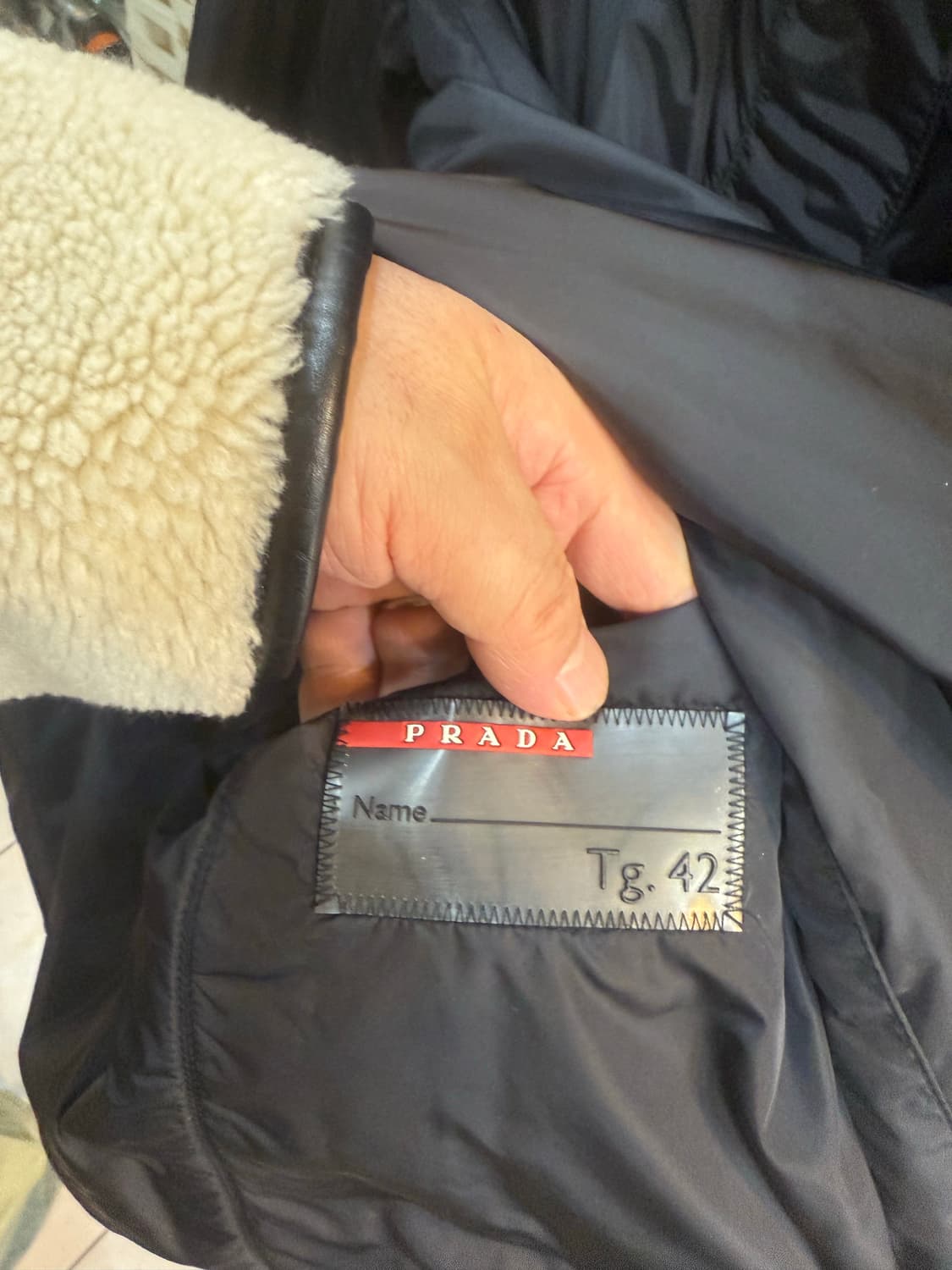 42/55 정품 프라다 경량패딩 팝니다 상품이미지3