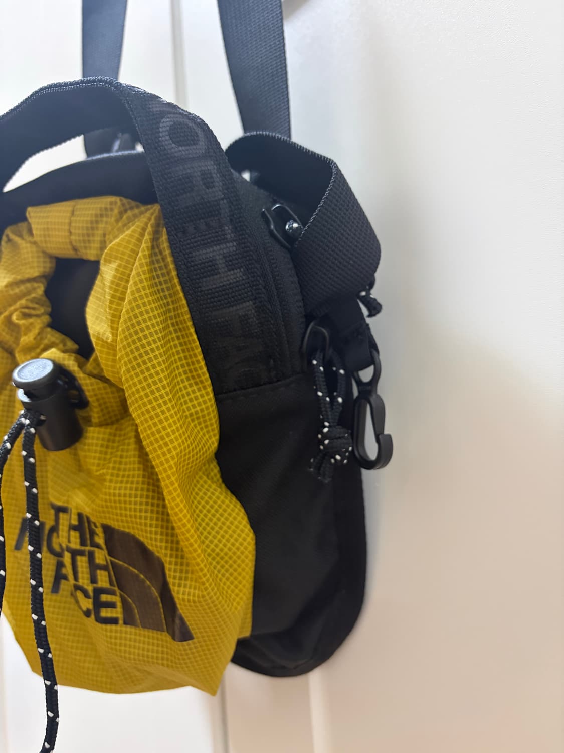 노스페이스 크로스색 가방 (gold yellow) 상품이미지4