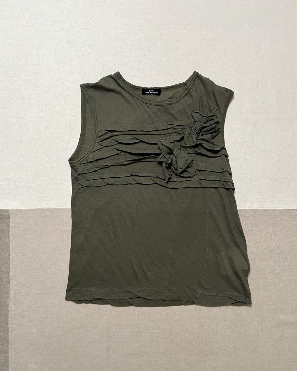 꼼데가르송 프릴 코사지 슬리브리스 comme des garcons 상품이미지4