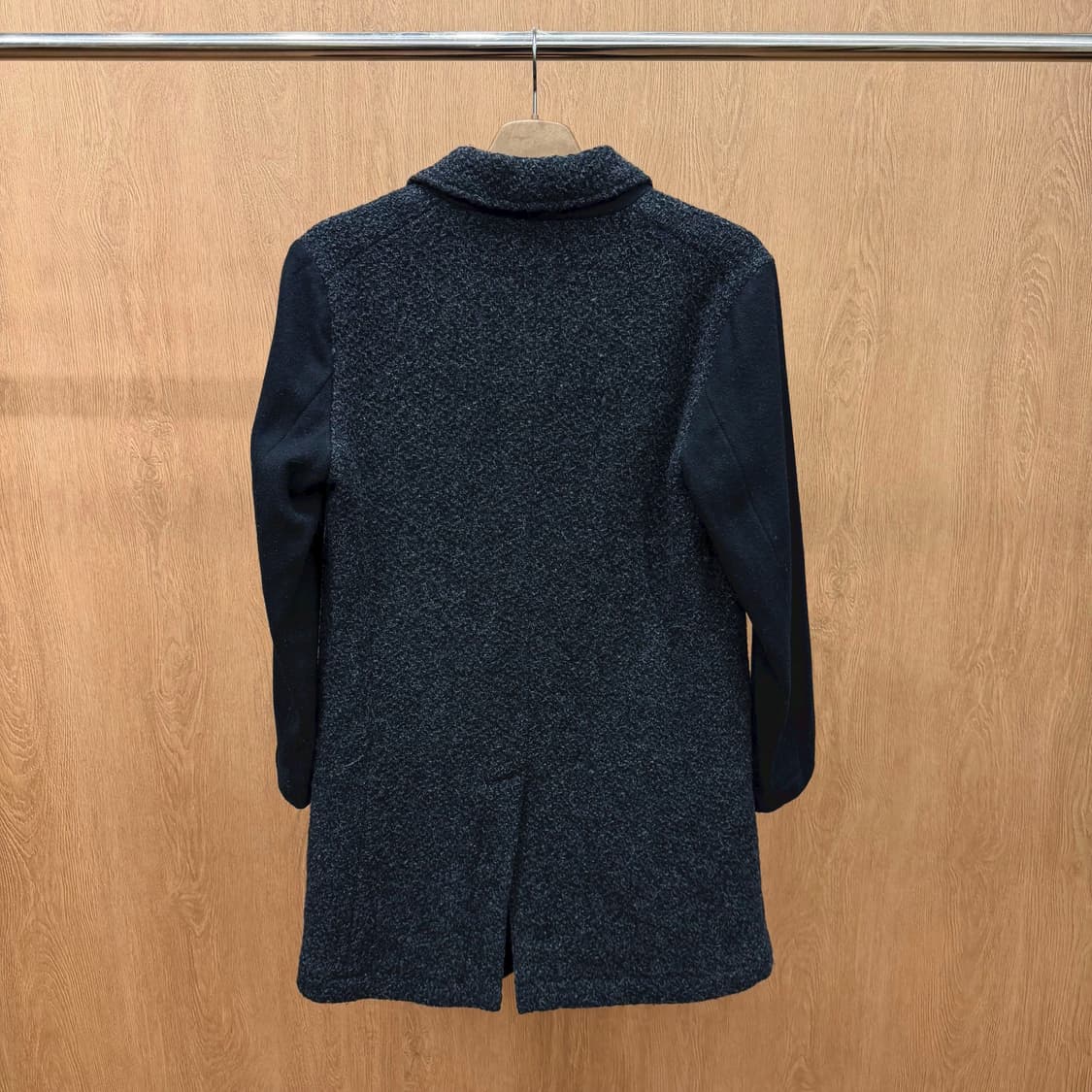 블루블루 아리가또 울 코트 테일러드 카라 부클 텍스처 배색 디테일 블랙 상품이미지3