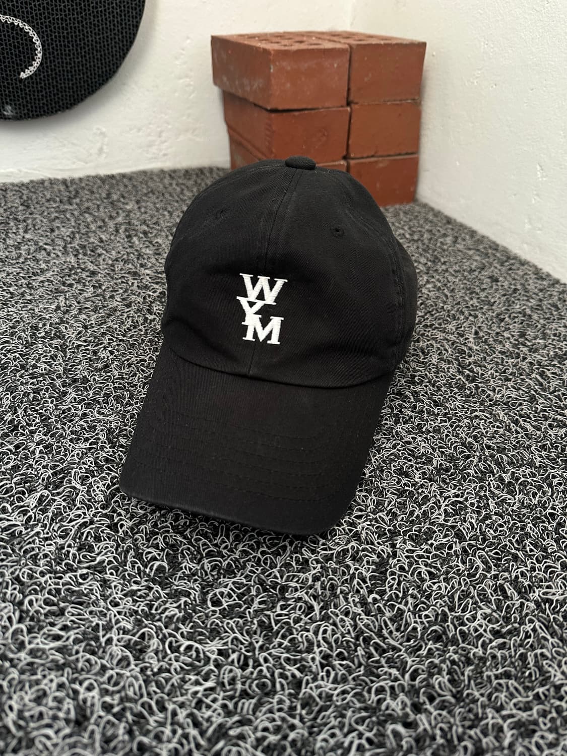 우영미 로고 볼캡 블랙 상품이미지1