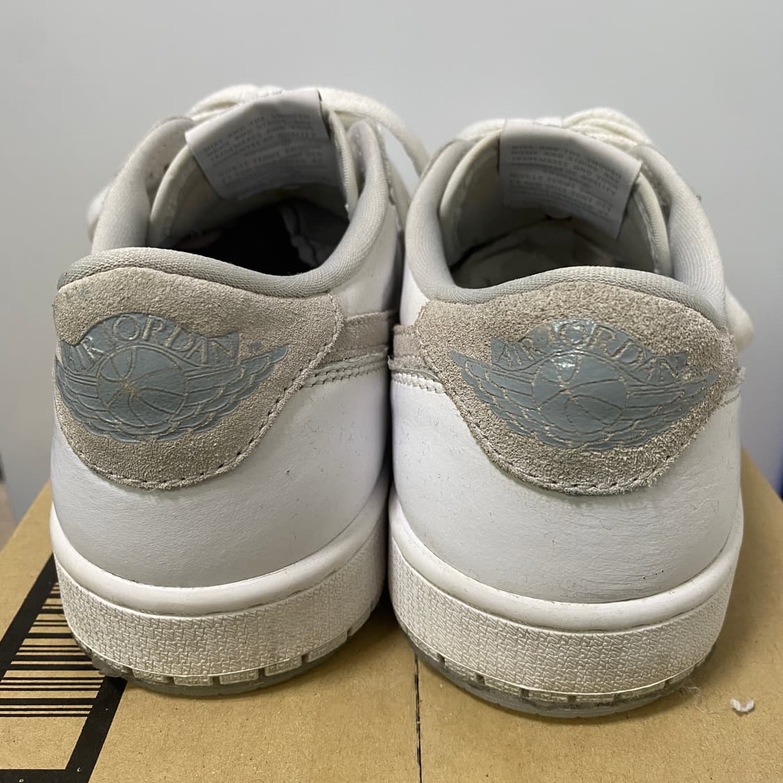 나이키 에어 조던 1 로우 뉴트럴 그레이 255 판매합니다. 상품이미지3