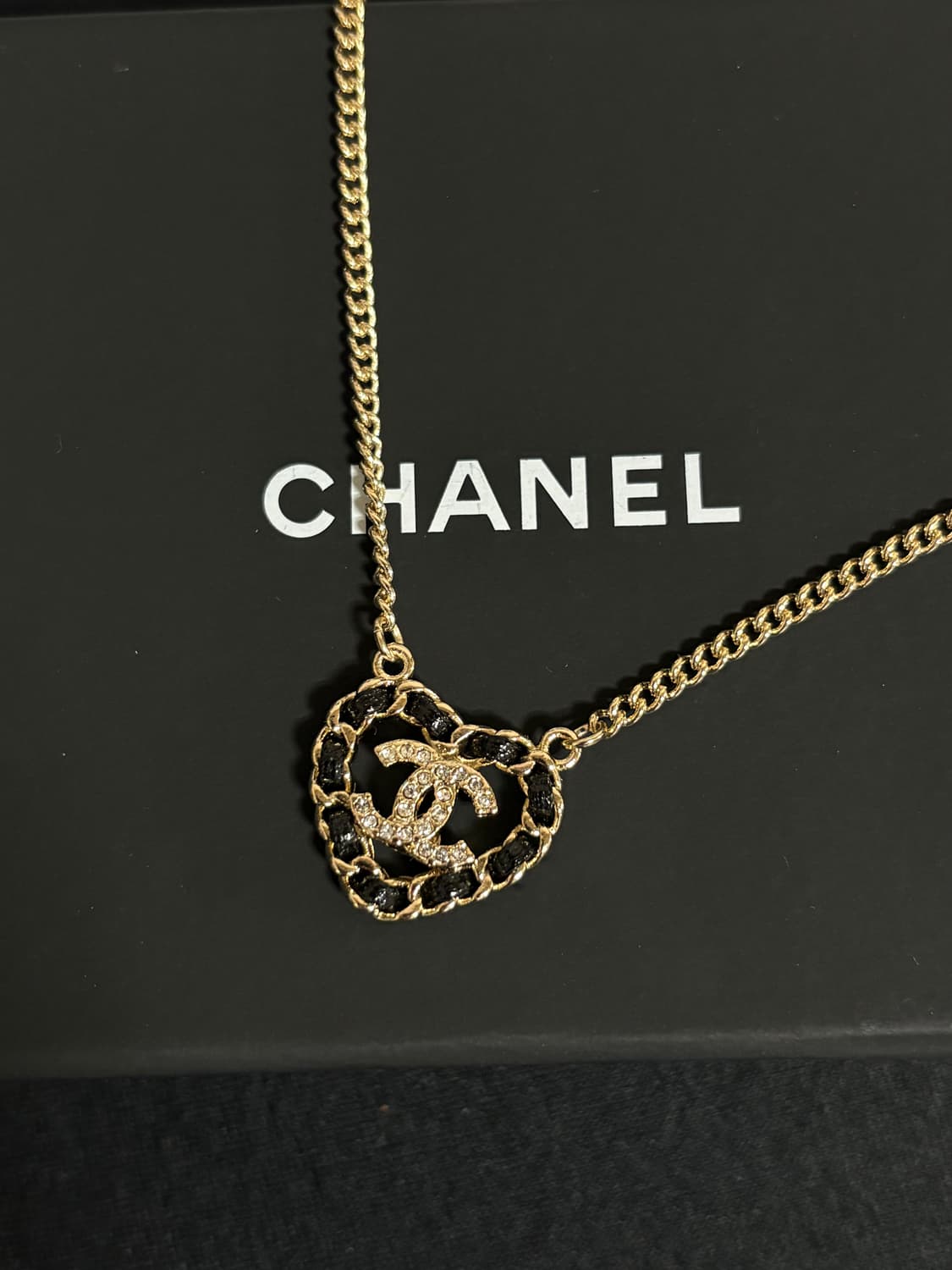 샤넬 cc로고 정품 업사이클링 하트 레더 목걸이 상품이미지1