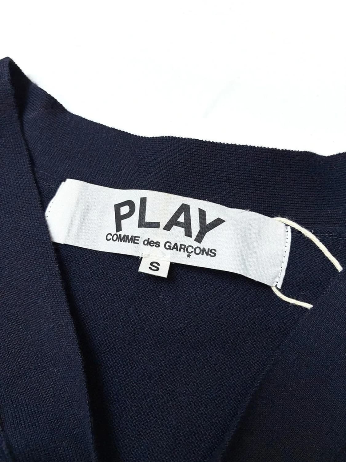 꼼데가르송 미니 로고 와펜 니트코튼 가디건 PN5619 상품이미지8