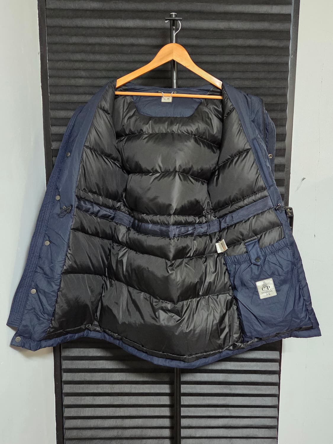 (정품) [C.P. 컴퍼니] 고글 후드 시어링 덕다운 패딩 | 00095 상품이미지5
