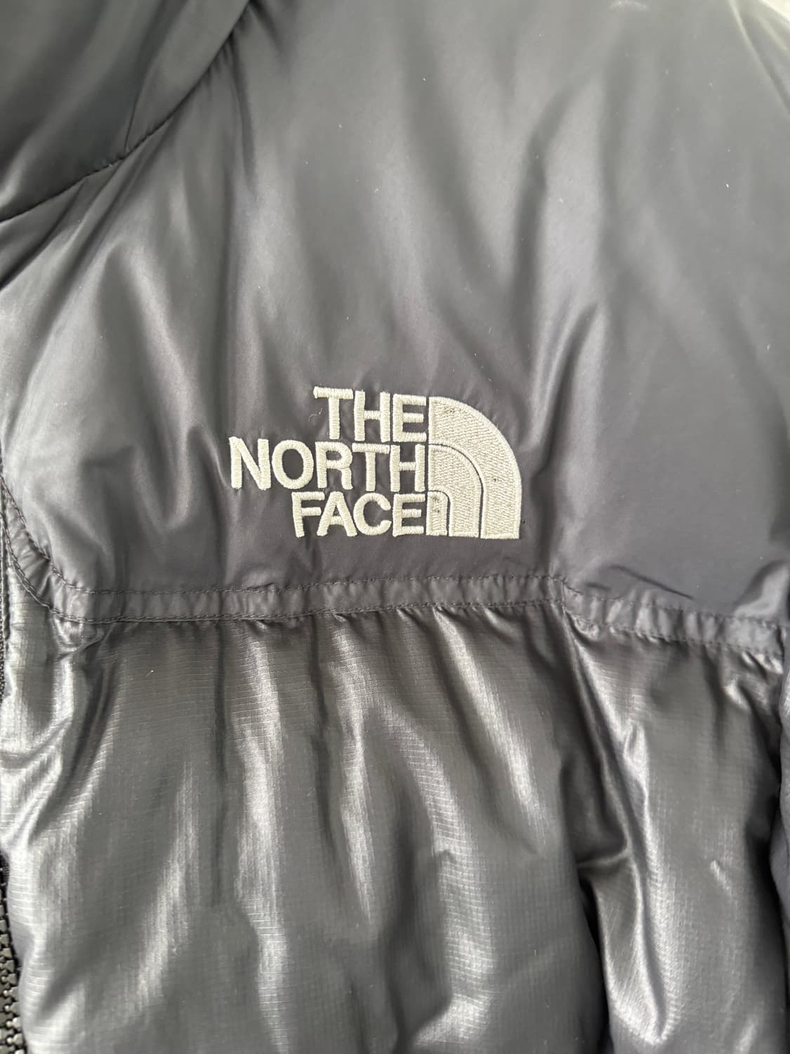 노스페이스 눕시 700 패딩 판매합니다 M
블랙 상품이미지3