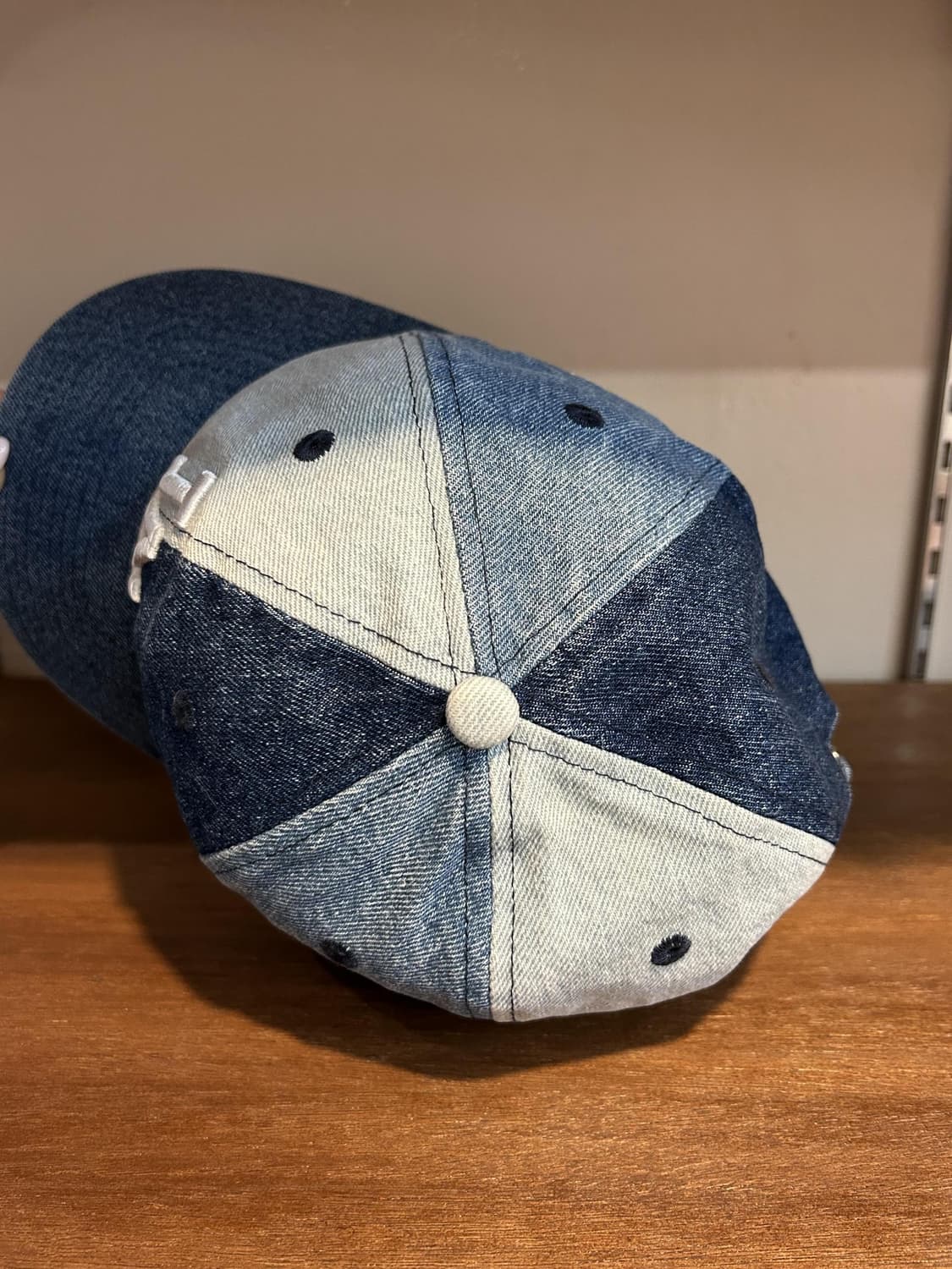 아이앱 스튜디오 × 뉴에라 LA 다저스 투톤 데님 볼캡 상품이미지5