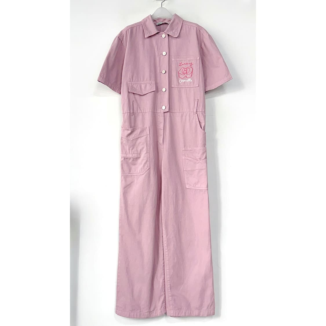 럭키슈에뜨 자수 포인트 핑크 데님 점프수트 상품이미지1