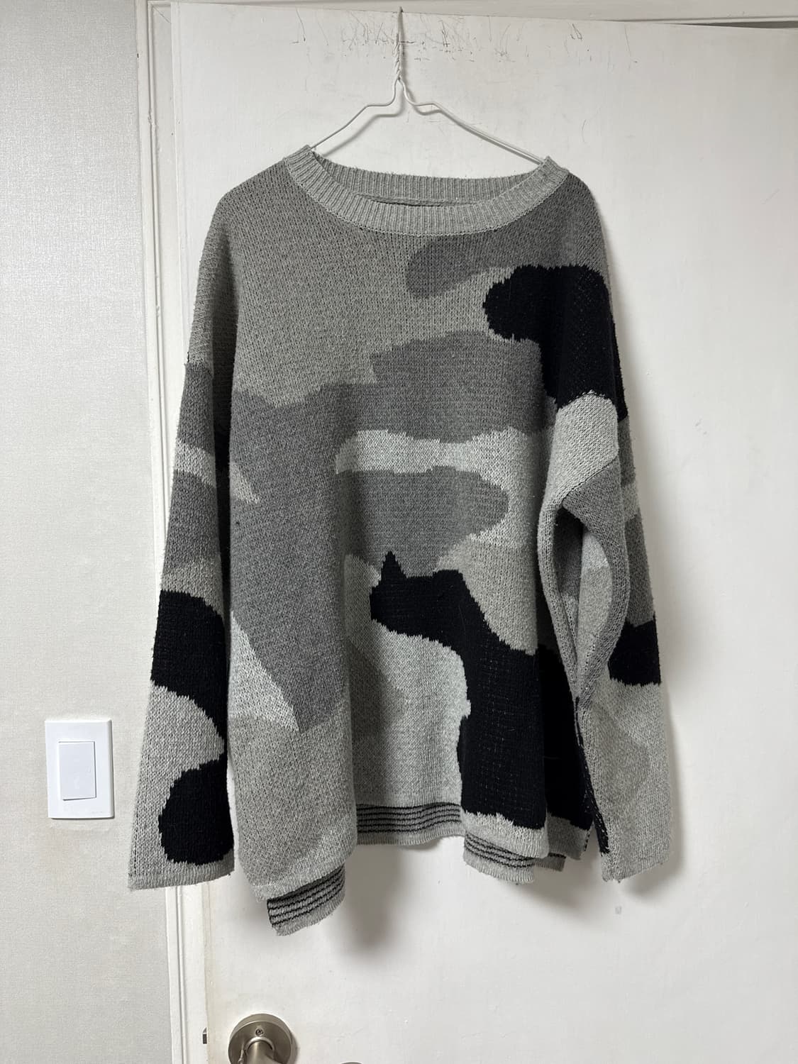 TIDE CARD LOG 블랙앤화이트 오버핏 카모 니트 상품이미지2