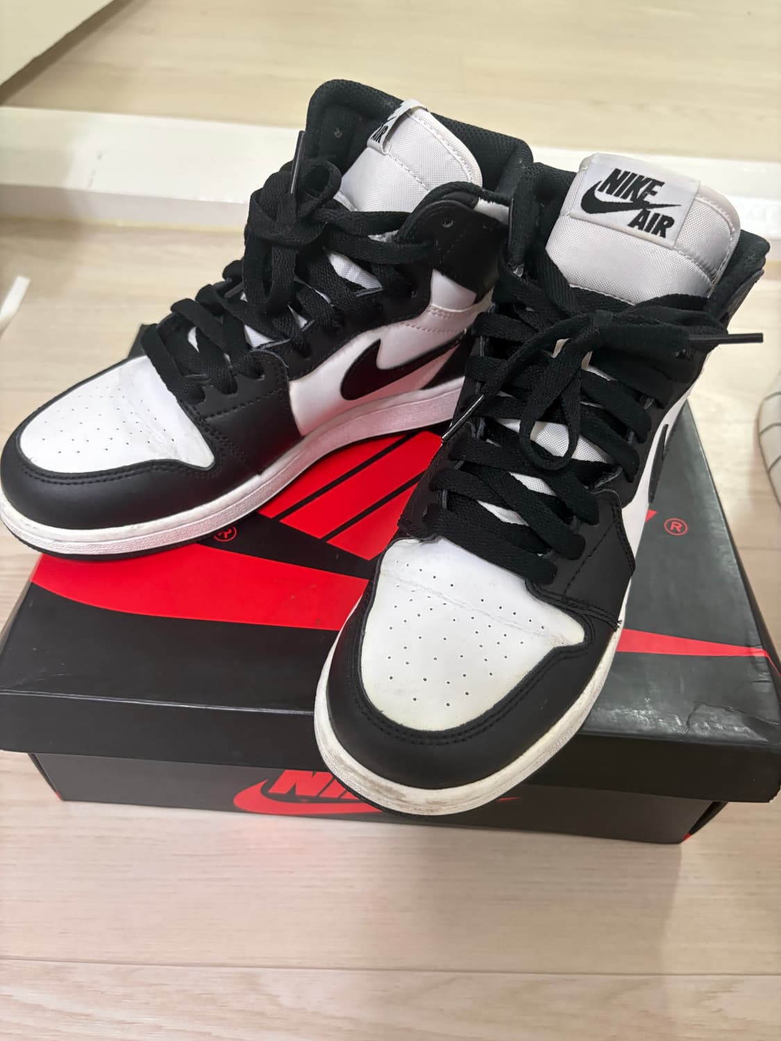 조던 1 레트로 하이 OG 블랙 화이트 2014 GS 235  상품이미지1