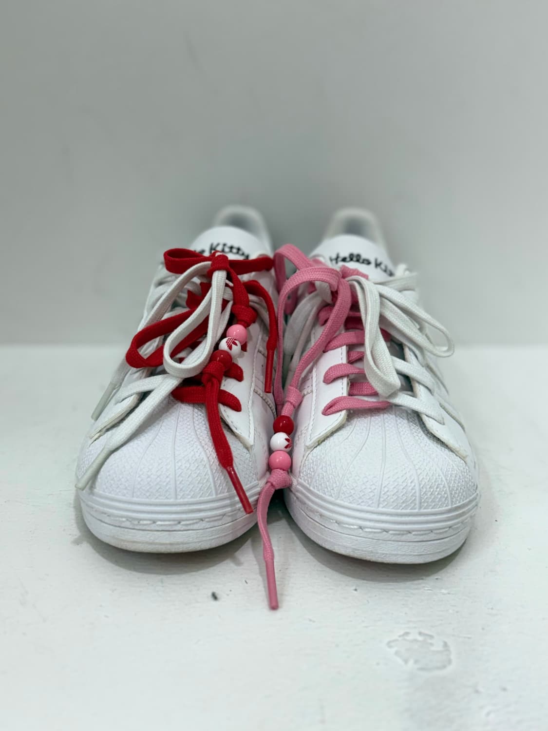 Adidas × Hello Kitty 스니커즈 상품이미지3