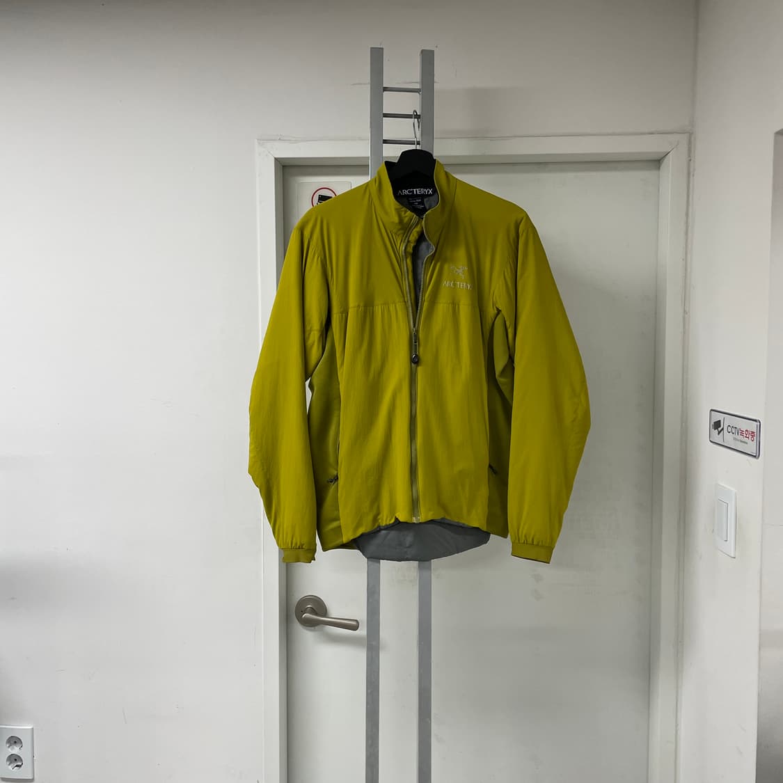 아크테릭스 자켓 옐로 S 상품이미지1