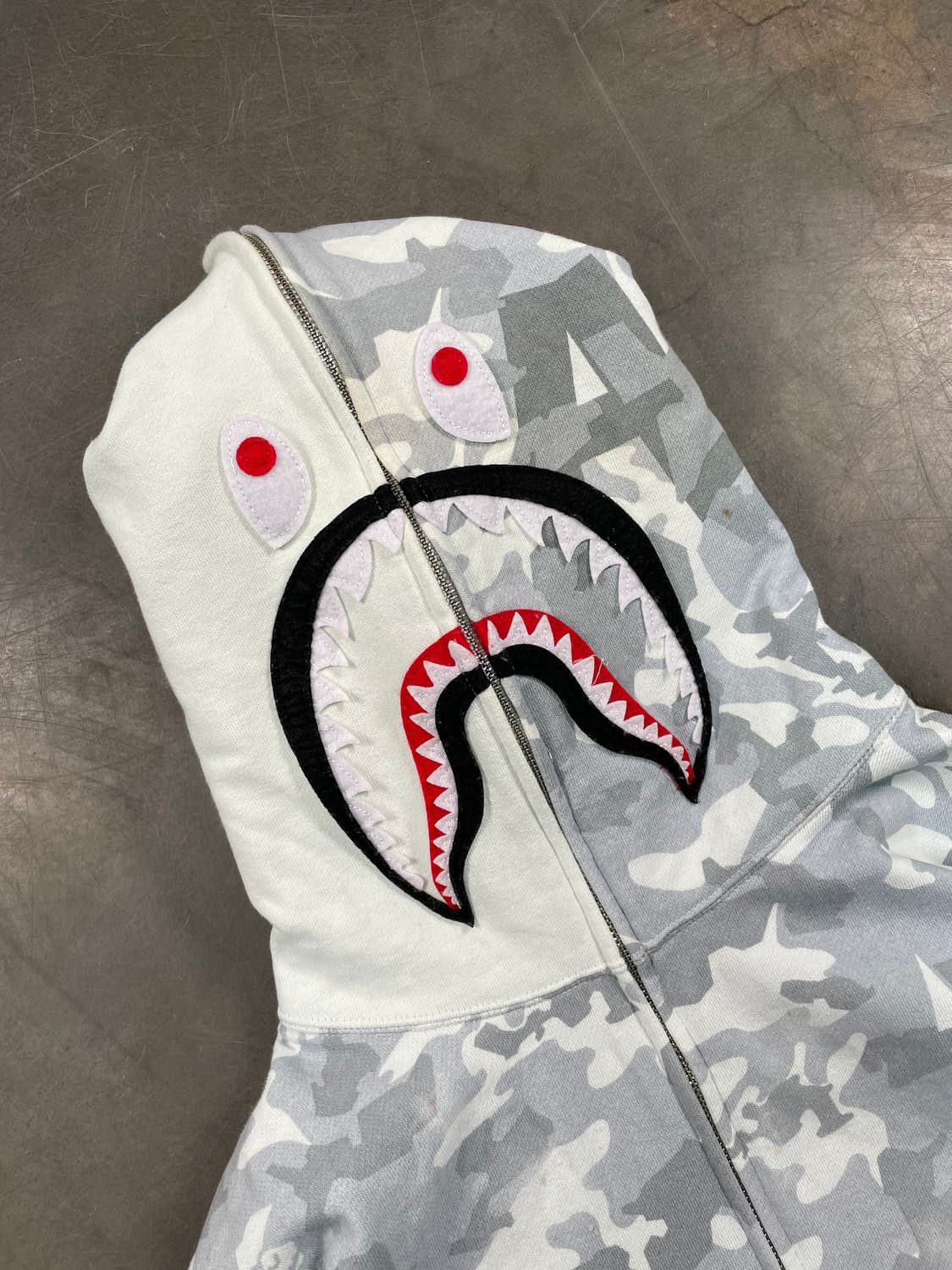 베이프 샤크 카모 후드집업 상품이미지2