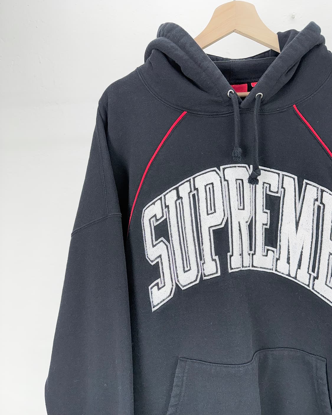 슈프림 23ss 박시 파이핑 아크 후디 스웨트 셔츠 블랙 상품이미지2