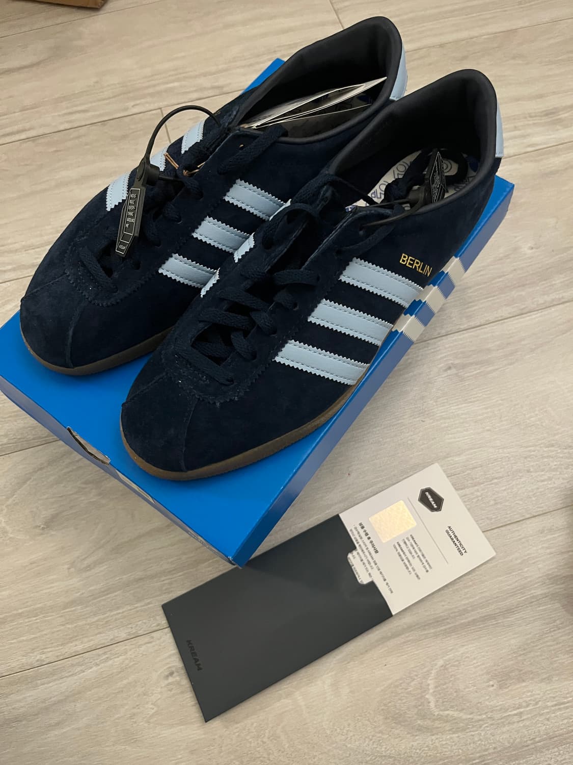 [새상품] 아디다스 베를린 245 네이비 상품이미지1