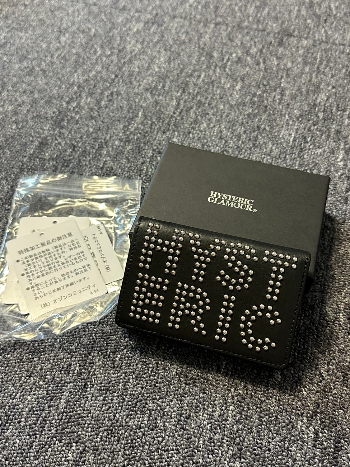 히스테릭 글래머(Hysteric Glamour) 스터드 트라이폴드 지갑 상품이미지1