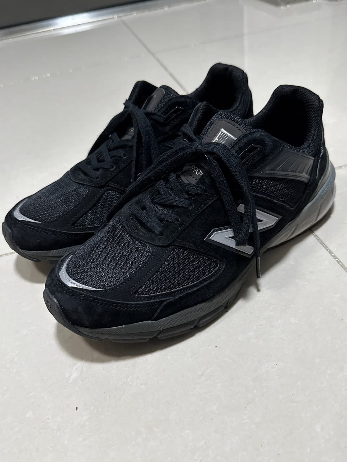 뉴발란스 990v5 블랙 275 상품이미지1