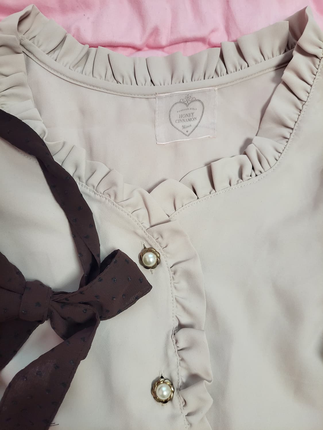 급처세탁완료상태좋음!허니시나몬 리본 프릴 핑크 블라우스 티 리즈리사st 상품이미지6