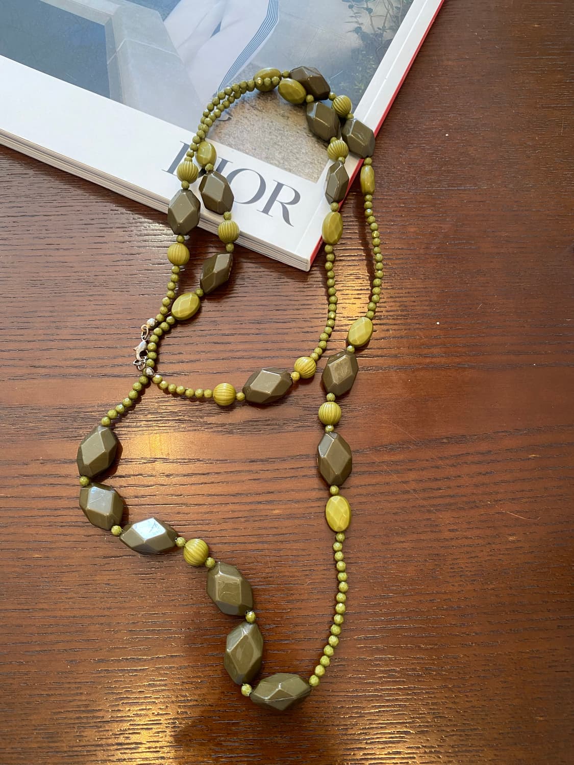 그린 카키 비즈 롱 목걸이 상품이미지4