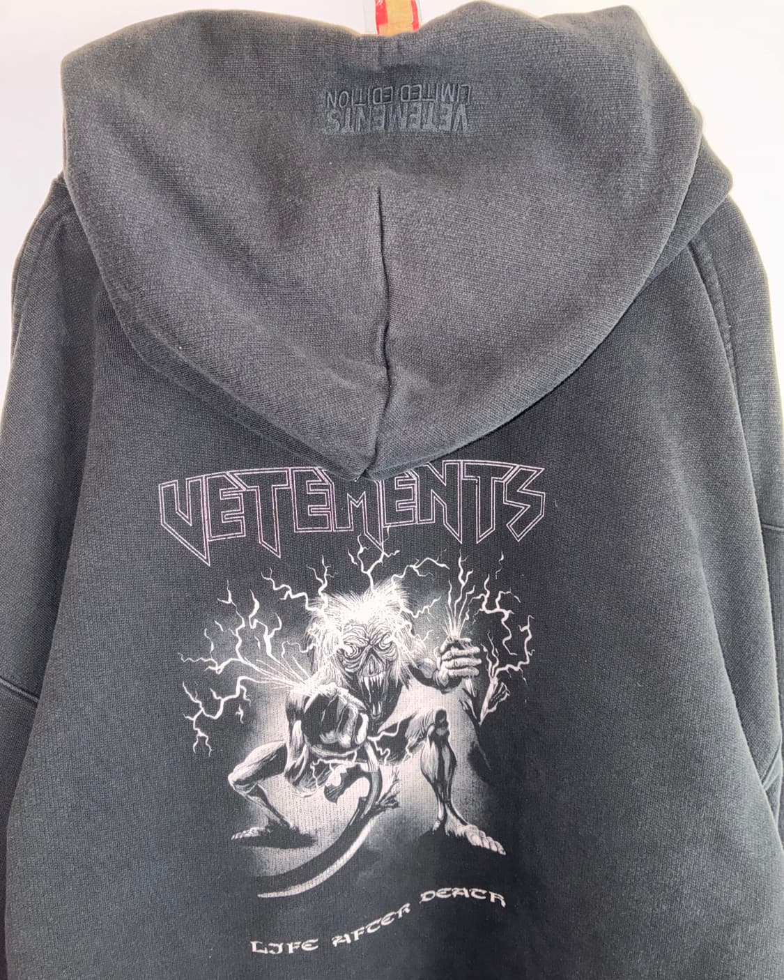 베트멍 21SS 일렉트릭 로고 헤비메탈 후드티 상품이미지4