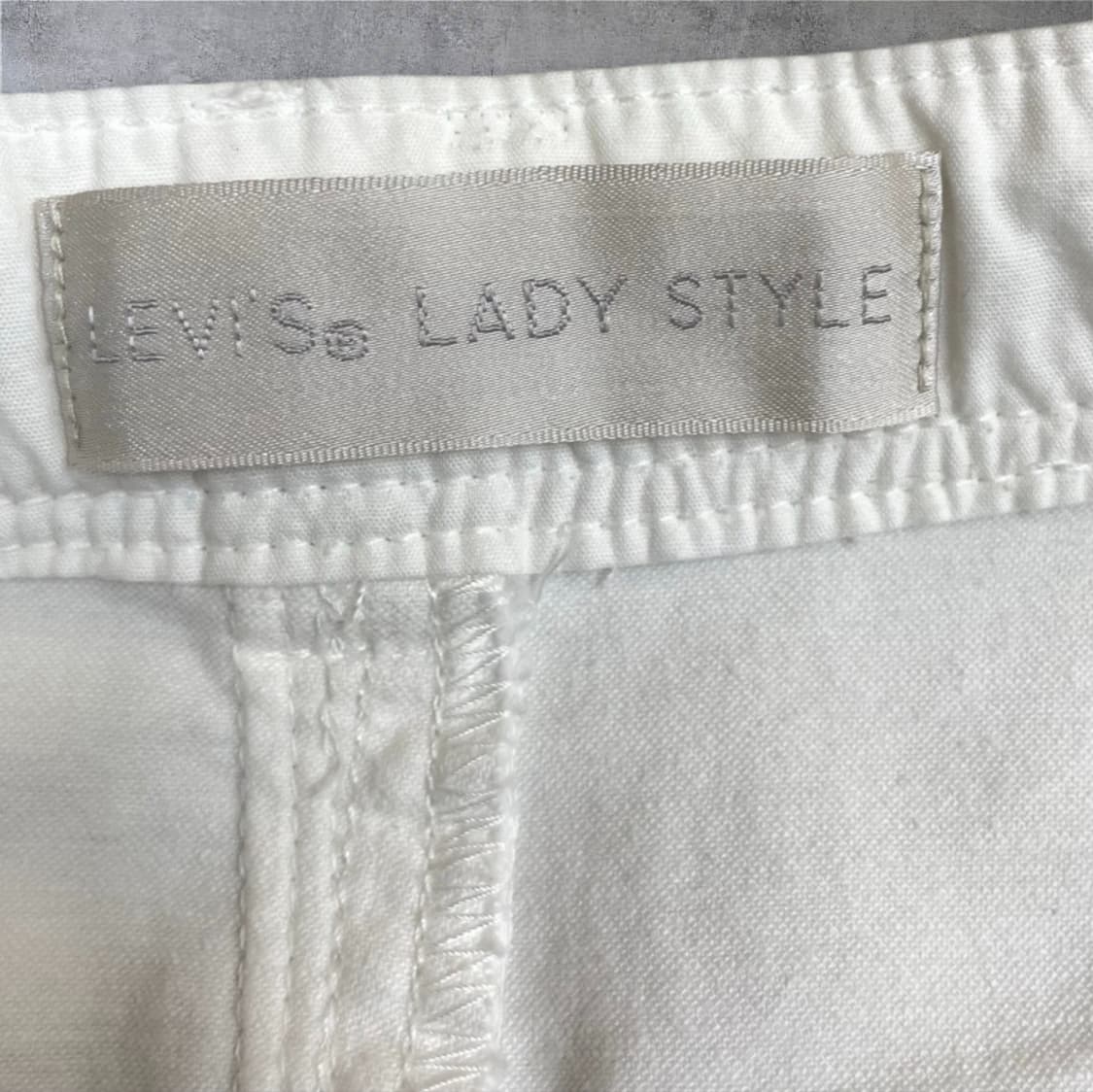 리바이스 레이디 스타일 화이트 하트포켓 데님 미니스커트 상품이미지5