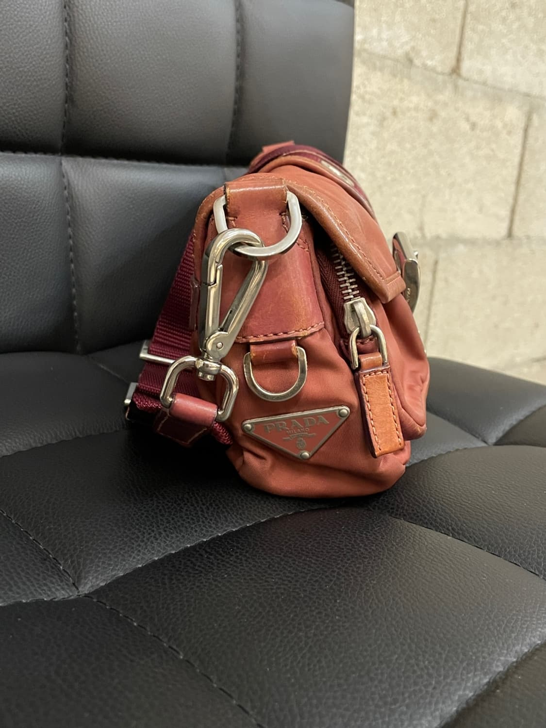 프라다 테수토 삼각 로고 숄더 백 상품이미지3