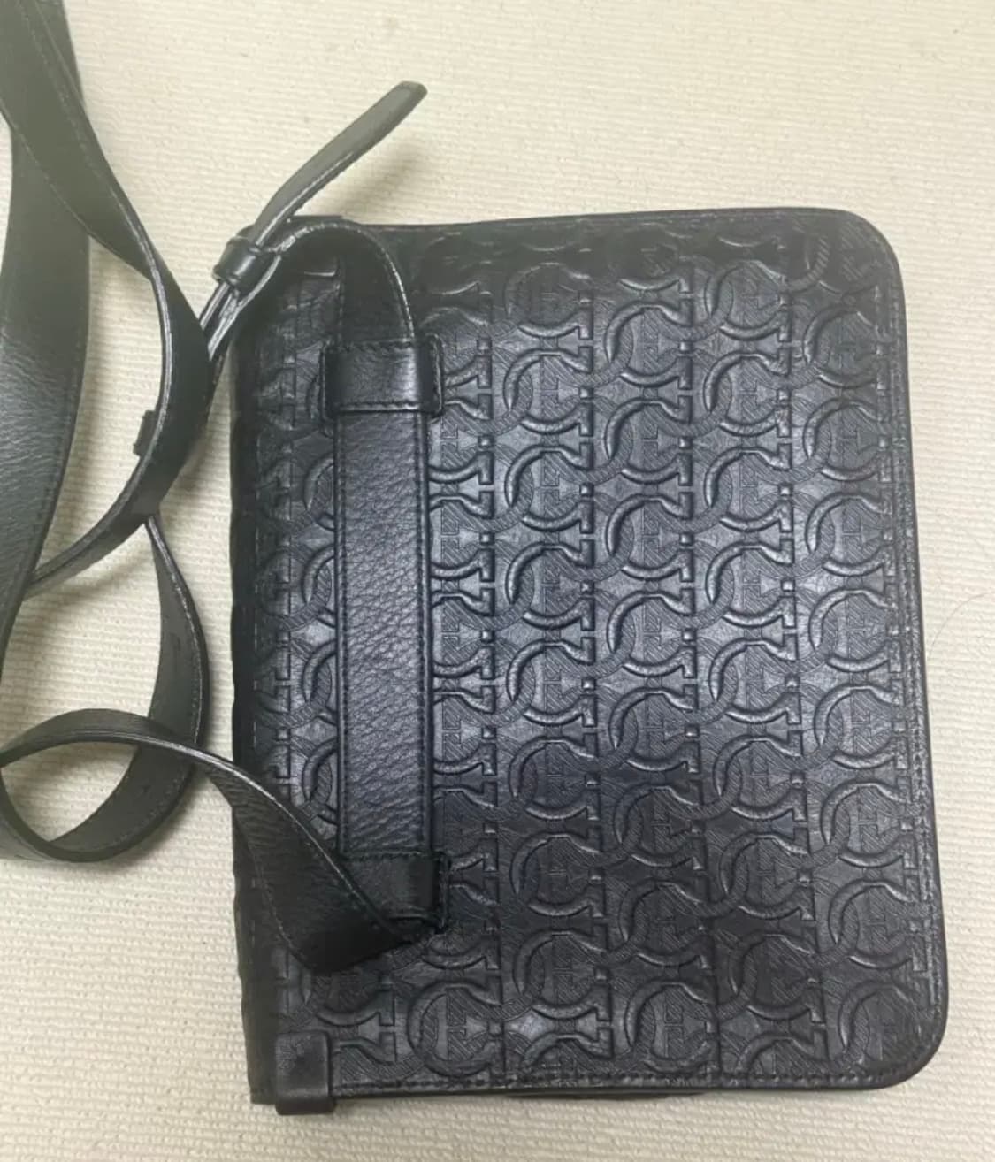 페라가모 트레블 엠보스드 웨이스트 벨트백 상품이미지4