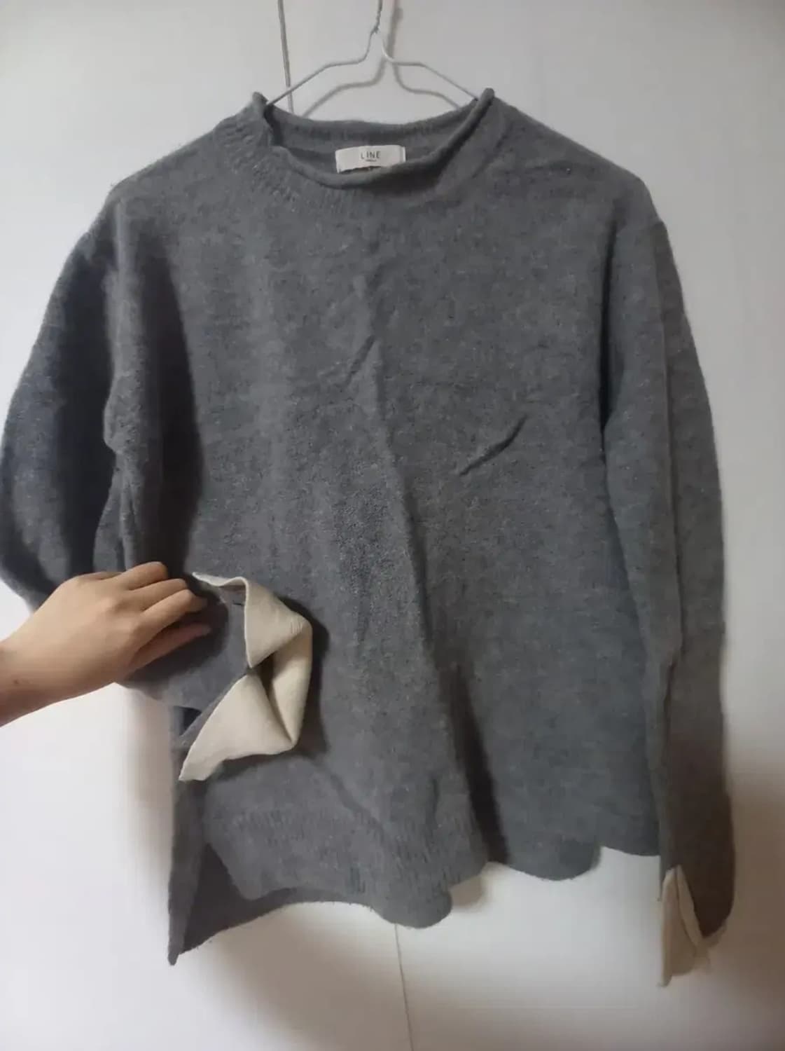 line 와이드 손목트임 카라 회색 부클 니트 블라우스 m 55 66 상품이미지1