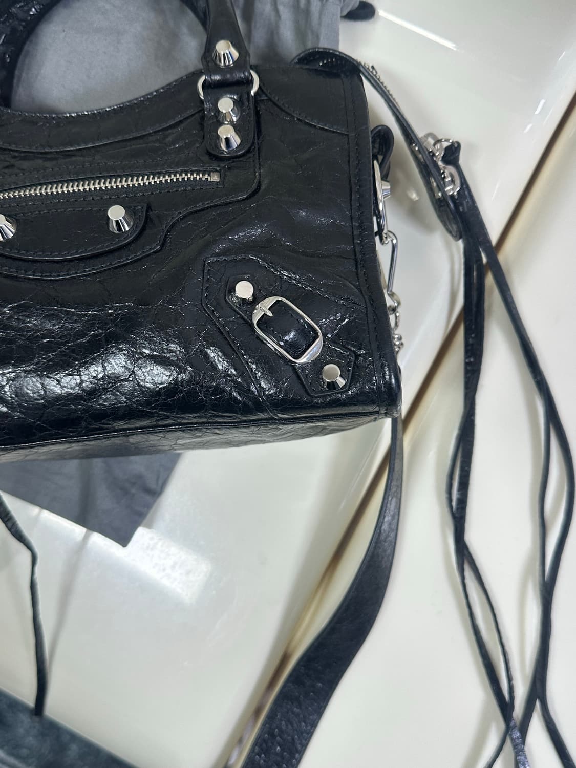 [새상품급 정품] 발렌시아가 시티 모터백 미니 블랙-2 상품이미지4