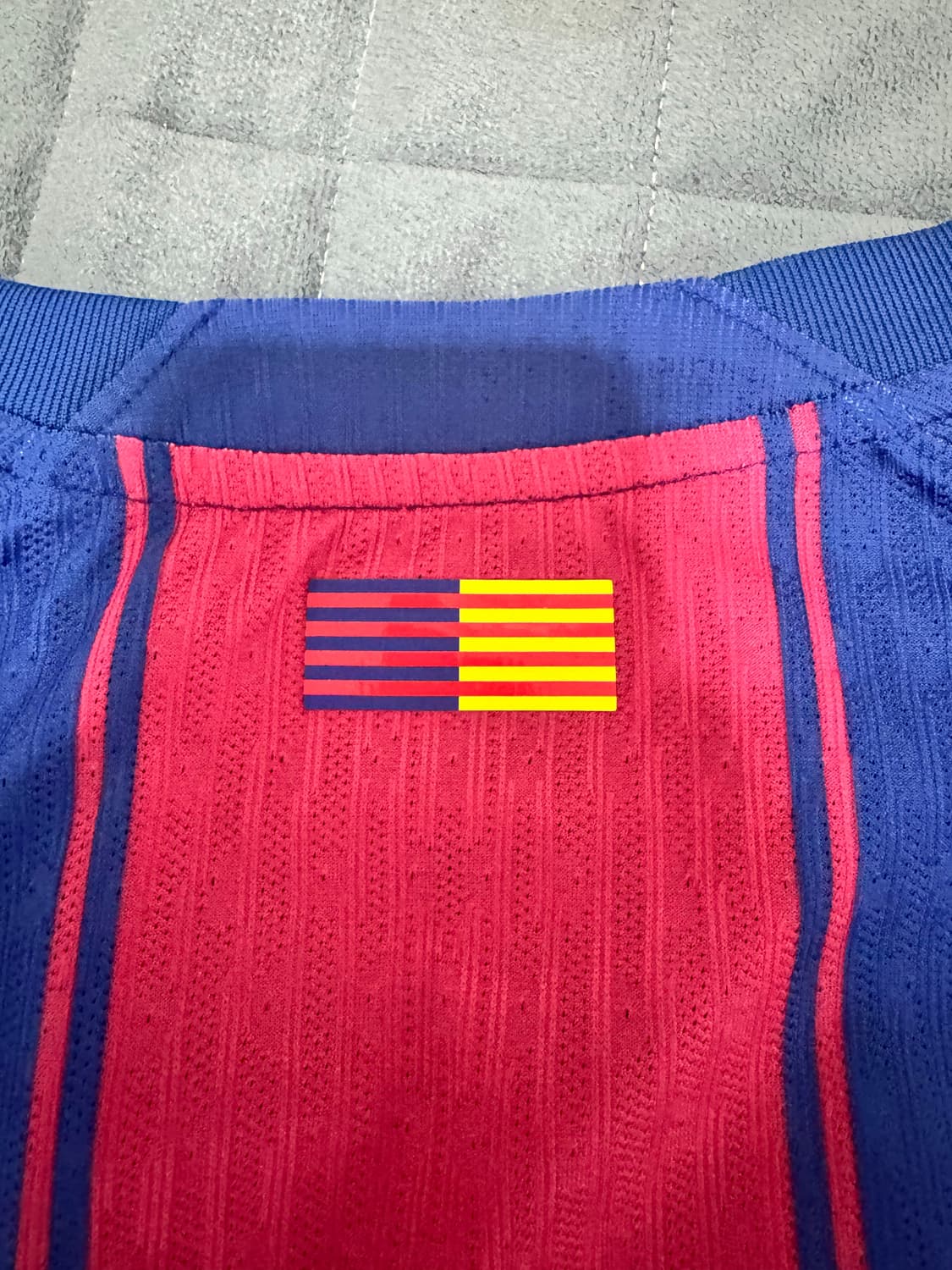 25-26 바르셀로나 어센틱 정품 유니폼 M 상품이미지5