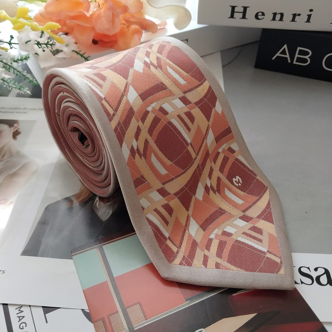 밀라숀 실크 베이지&레드 패턴 넥타이 9.3cm A+등급 K993
 상품이미지2