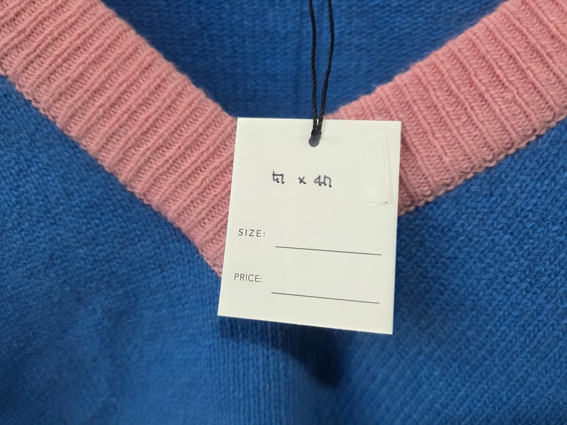 핑크배색 브이넥 울 니트  상품이미지6