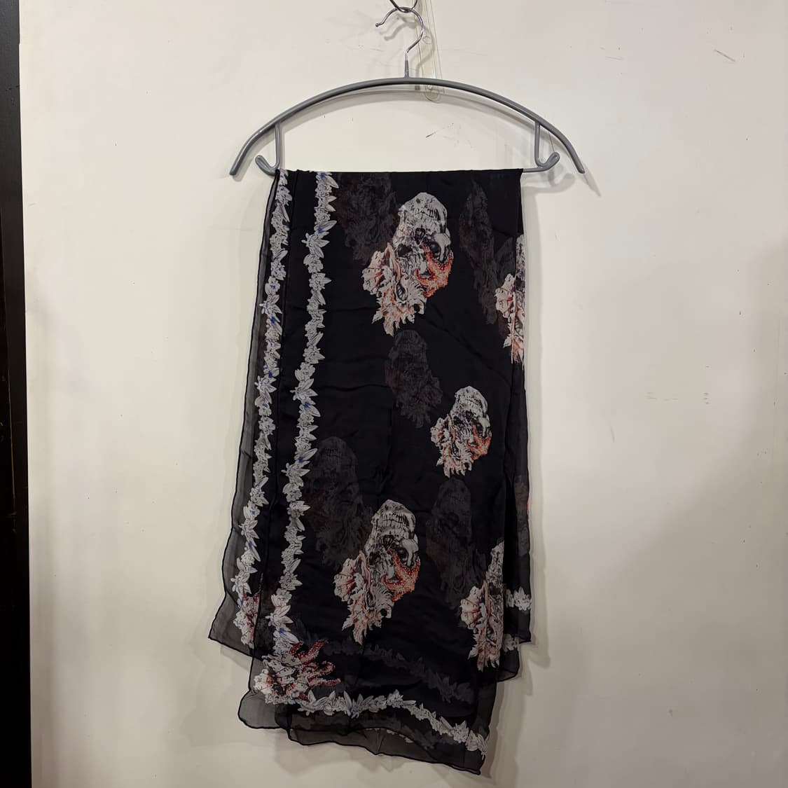 알렉산더 맥퀸 스컬 실크스카프  상품이미지1